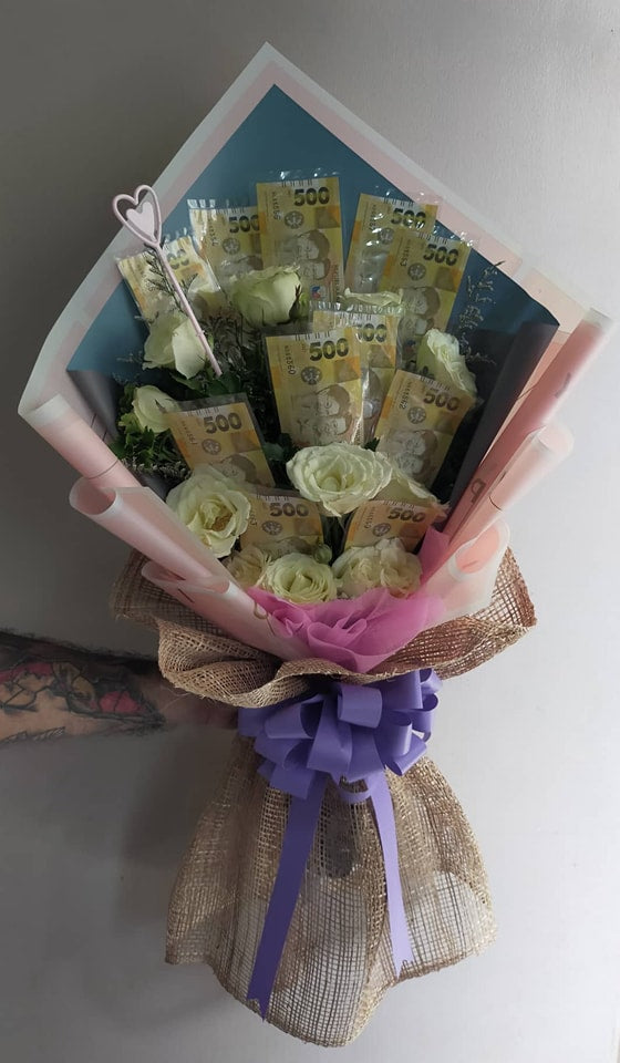 12 White Roses with 5k