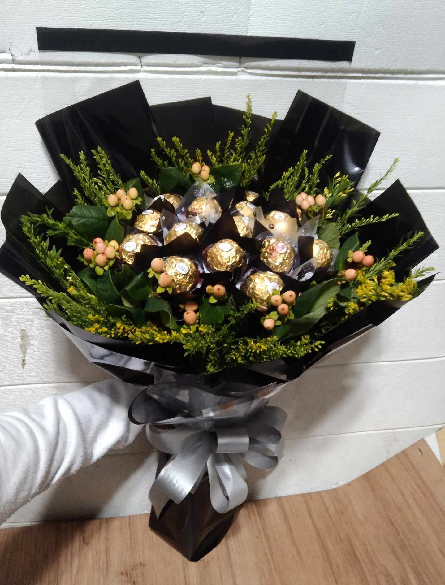 16pcs. Ferrero Bouquet