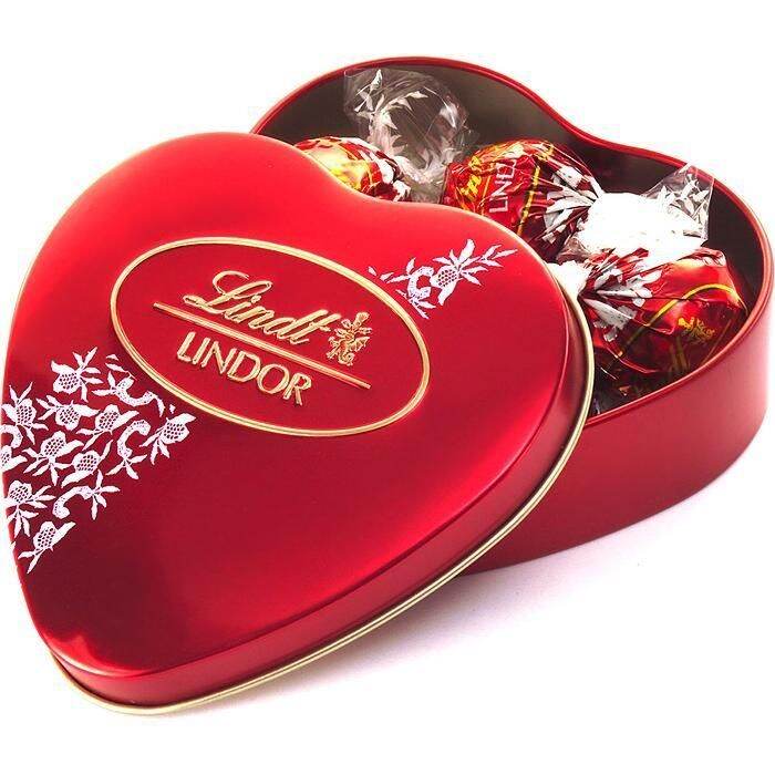 Lindt Lindor Heart Tin Swiss Milk Chocolate 96g