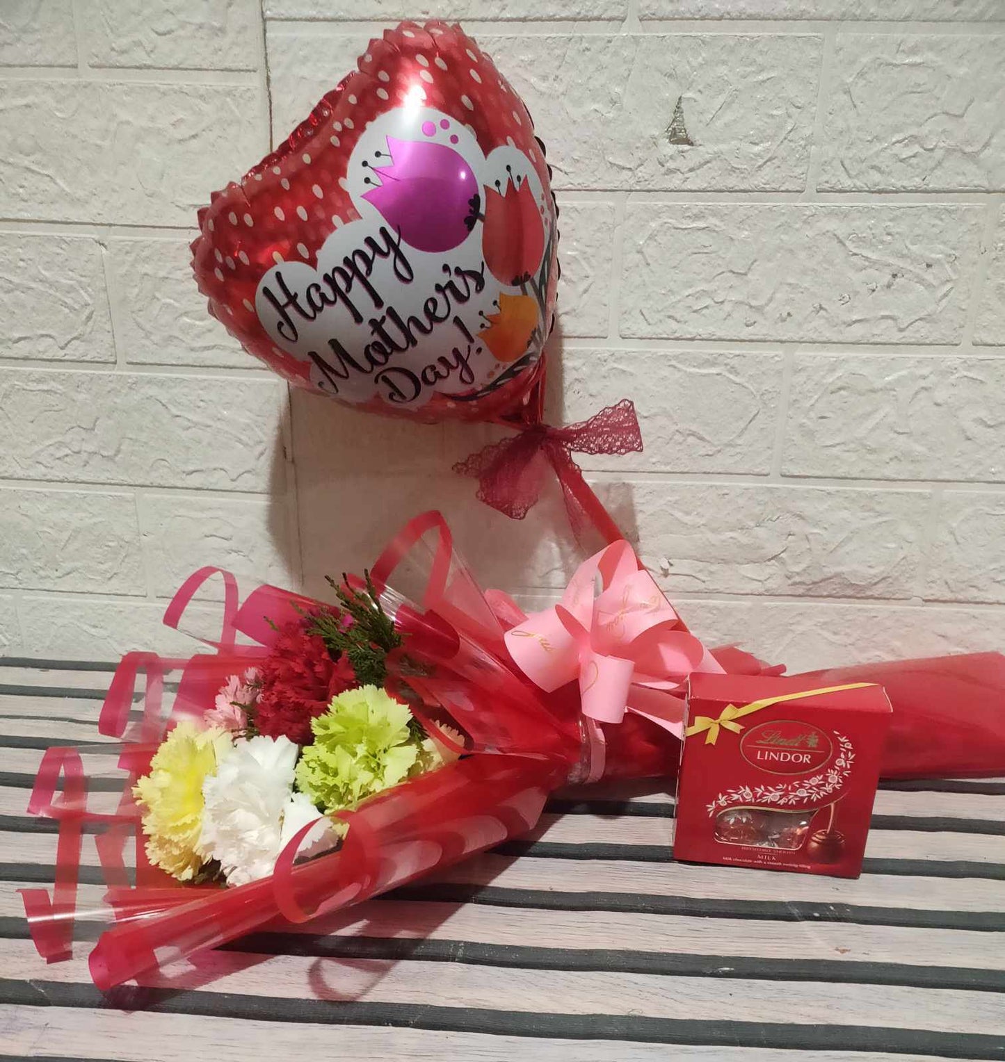 6 Mixed Carnation with Lindth Chocolate Box
