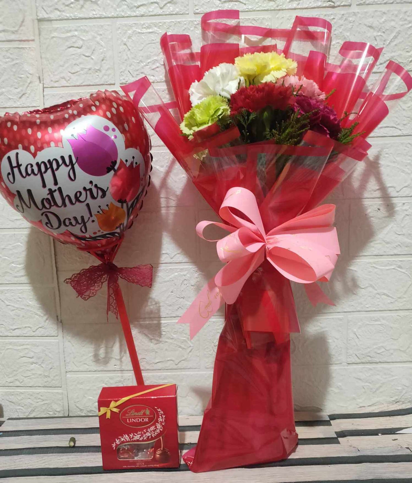 6 Mixed Carnation with Lindth Chocolate Box