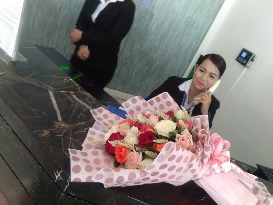 24 Assorted Roses Bouquet
