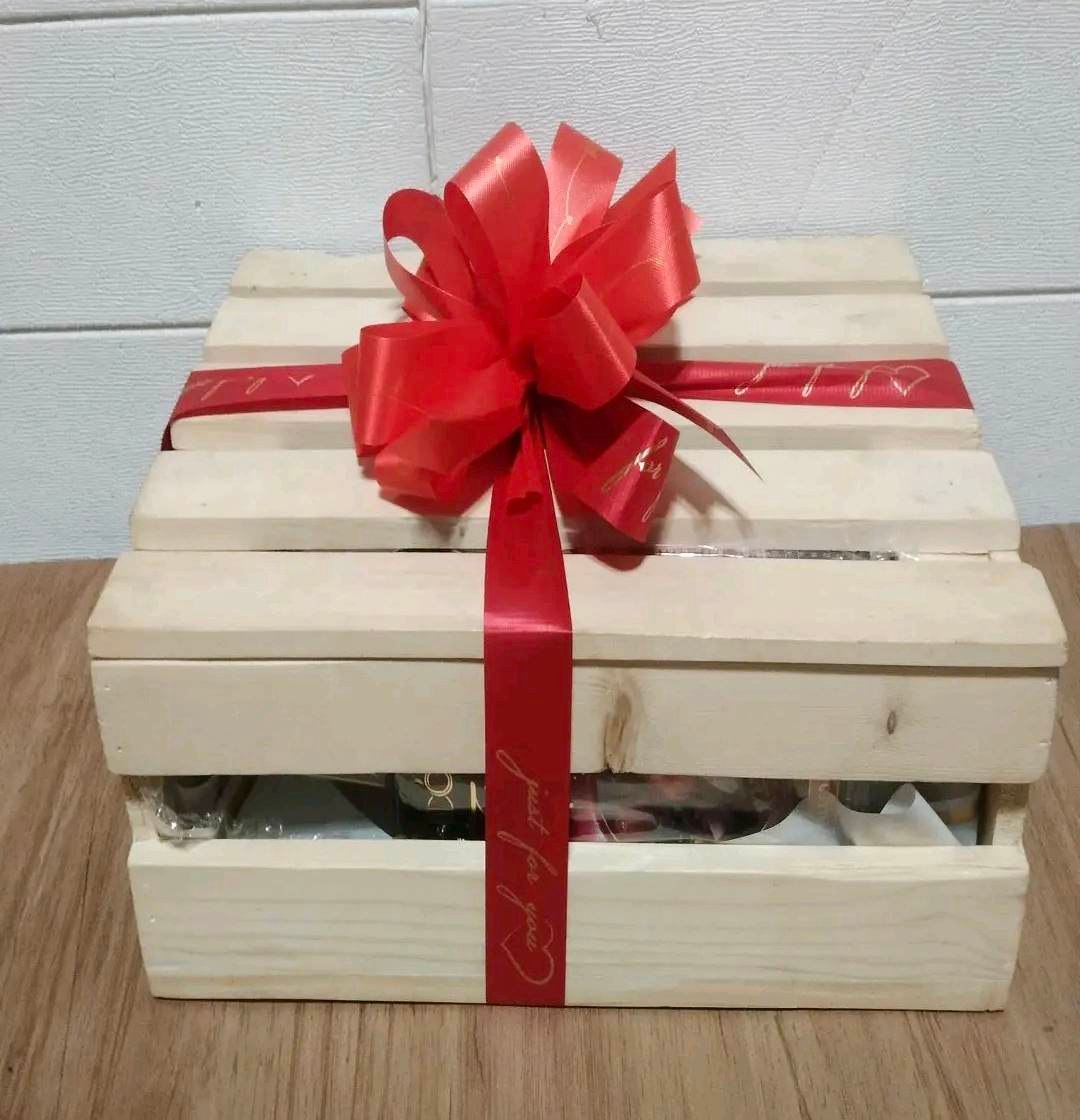Champagne N Macadamia Hamper