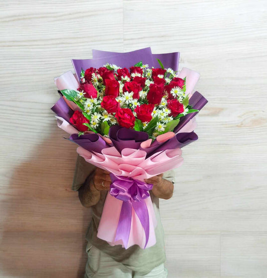 18pcs. Red Roses
