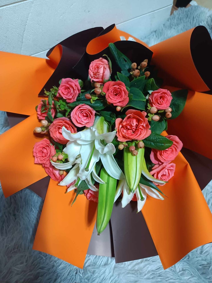 Orange Roses and Lily