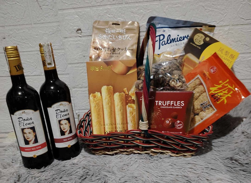 Wines and Tasty Treat Chinese Hamper