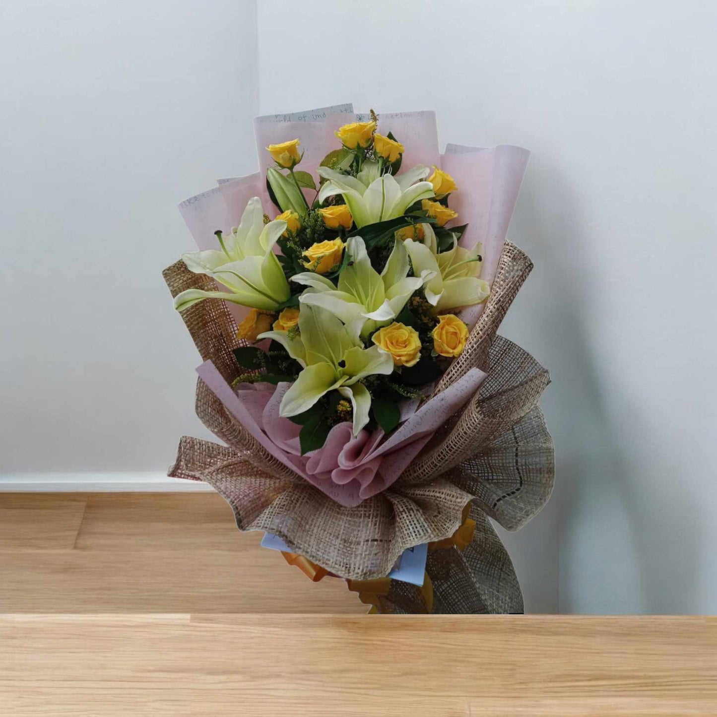 12 Yellow Roses and Lily