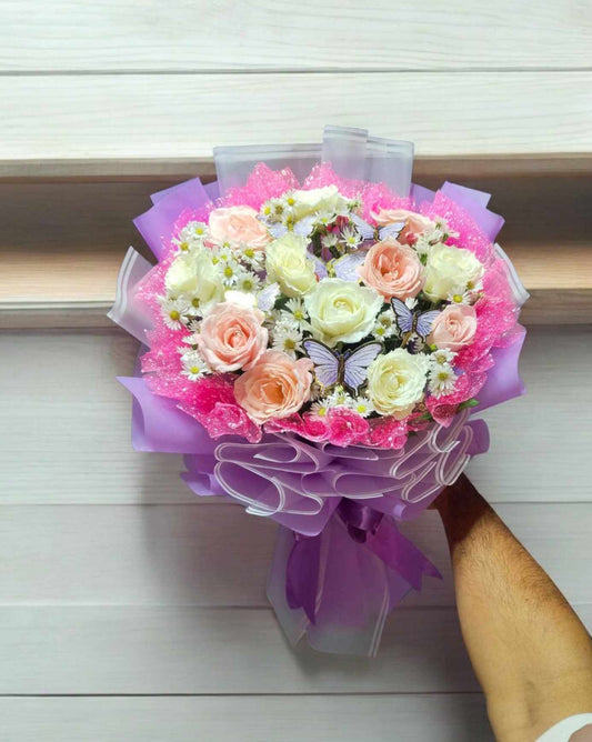 6 White and Pink Roses Bouquet