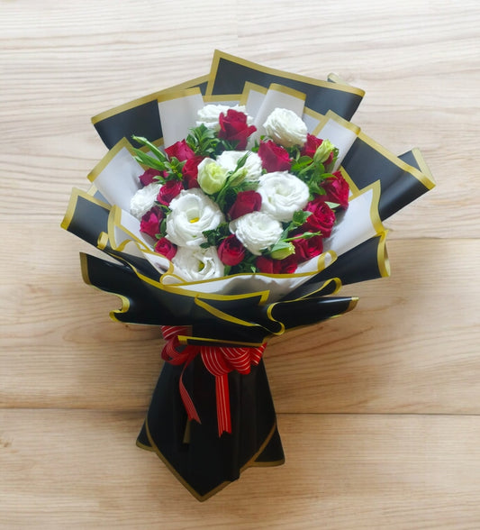 1dz Roses with Lisianthus