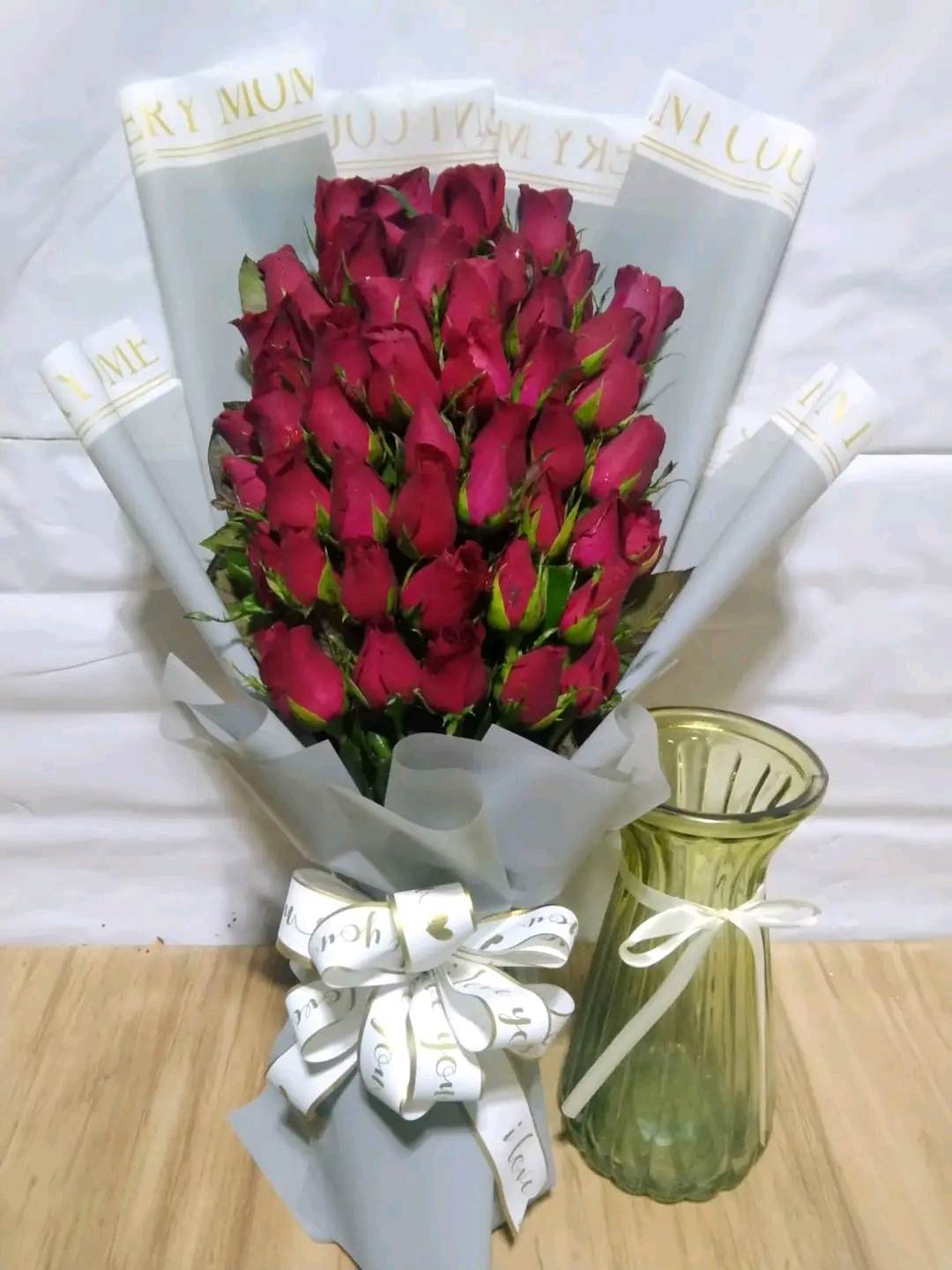 32 Red Roses in Vase