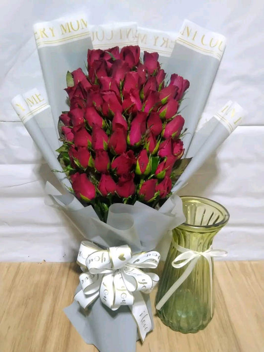 32 Red Roses in Vase