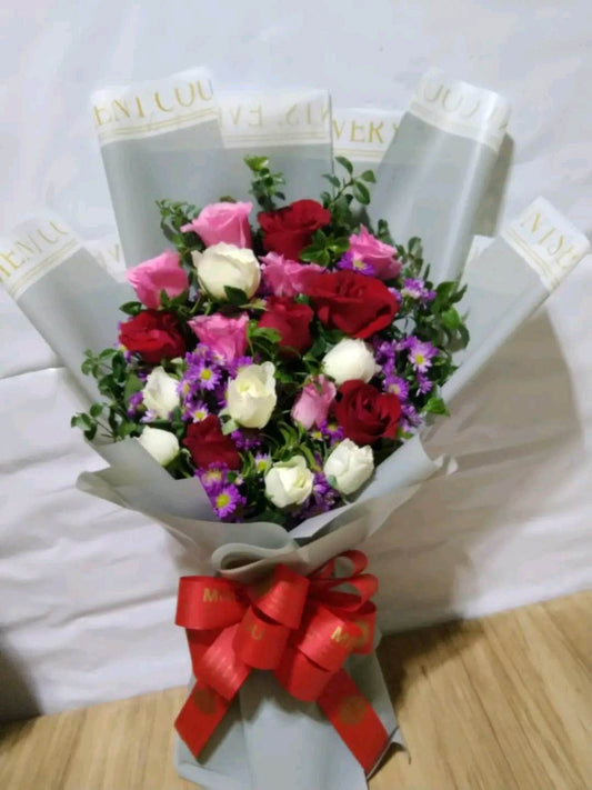 18 Colored Roses