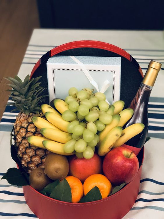 Fruits and Sparling wine in Box