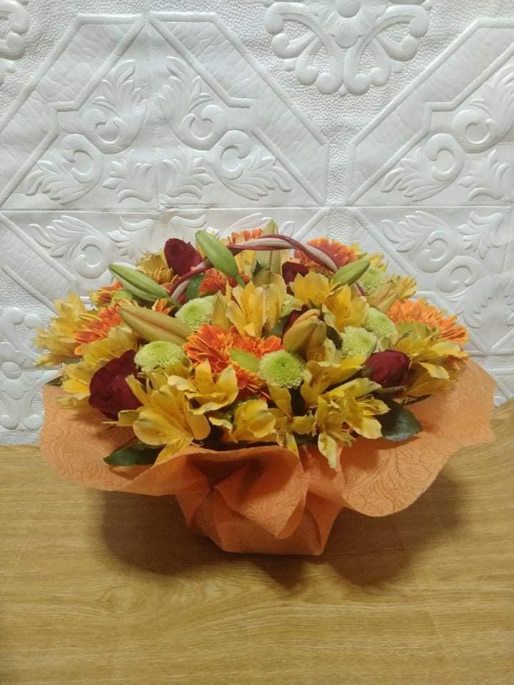 Seasonal flowers Basket